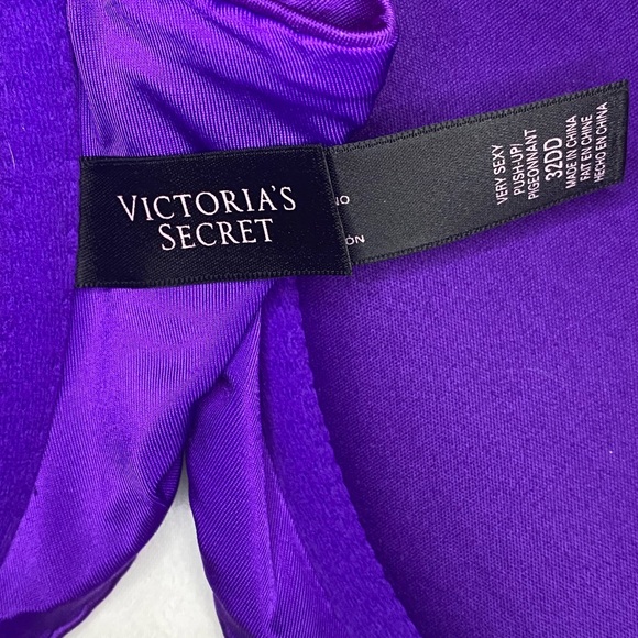 Victoriaβs Secret- Very Sexy Push Up Bra - Picture 5 of 5